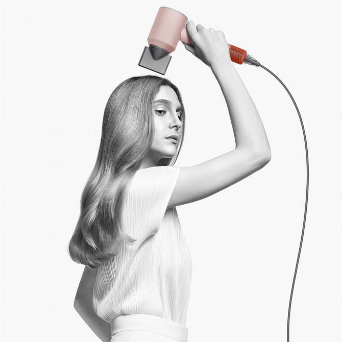 DYSON SUPERSONIC plaukų džiovintuvas, ceramic/pop – lengvas ir ergonomiškas dizainas, patogus laikyti ir naudoti ilgą laiką.