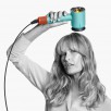 DYSON SUPERSONIC NURAL plaukų džiovintuvas, ceramic/topaz – lengvas korpusas, subalansuotas svorio paskirstymas, patogus ilgalaikiam naudojimui.