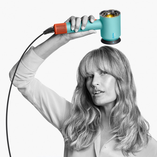 DYSON SUPERSONIC NURAL plaukų džiovintuvas, ceramic/topaz – lengvas korpusas, subalansuotas svorio paskirstymas, patogus ilgalaikiam naudojimui.