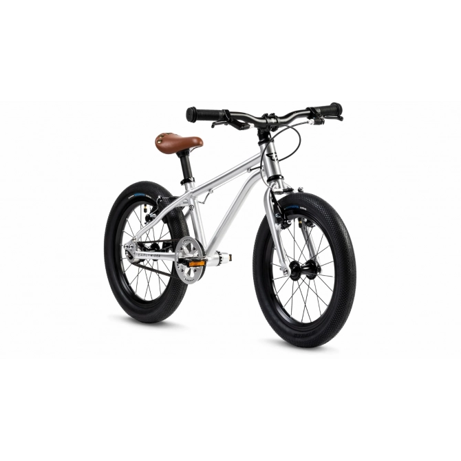 EARLY RIDER Belter 16" vaikiškas dviratukas – 16 colių ratai, suteikia stabilumą ir manevringumą, puikiai tinka pradedantiesiems.