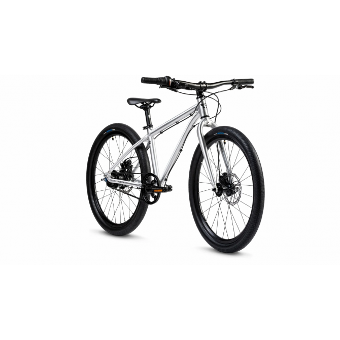 EARLY RIDER Belter 24" vaikiškas dviratukas – 24 colių ratai, suteikia stabilumą ir patogumą įvairiomis kelio dangomis.