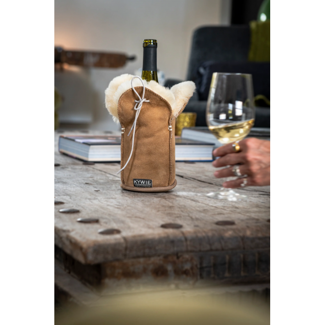 KYWIE vyno butelio šaldiklis iš avies kailio, Champagne camel suede