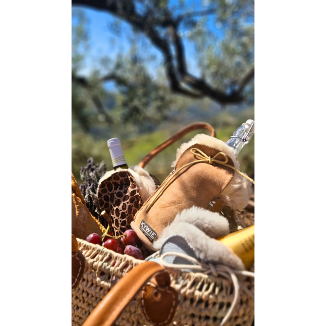 KYWIE vyno butelio šaldiklis iš avies kailio, Champagne camel suede