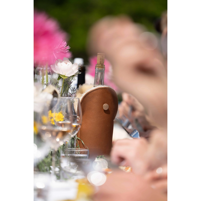 KYWIE vyno butelio šaldiklis iš avies kailio, Tulip camel napa