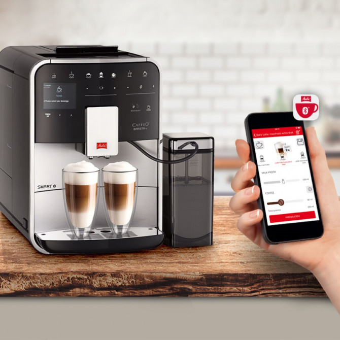 MELITTA BARISTA TS SMART automatinis kavos aparatas, valdomas telefonu, modernus sidabrinis dizainas