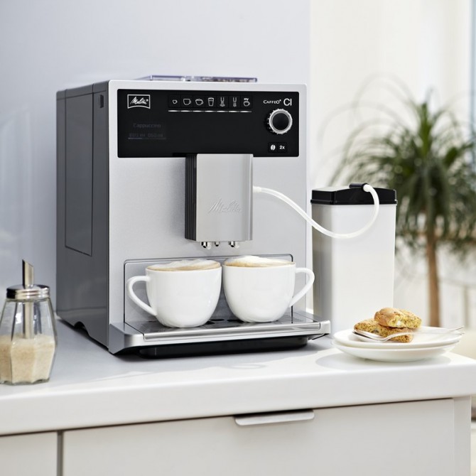 MELITTA CAFFEO CI automatinis kavos aparatas. Pilkos spalvos, inovatyvus ir galingas, lengvas valymas ir priežiūra