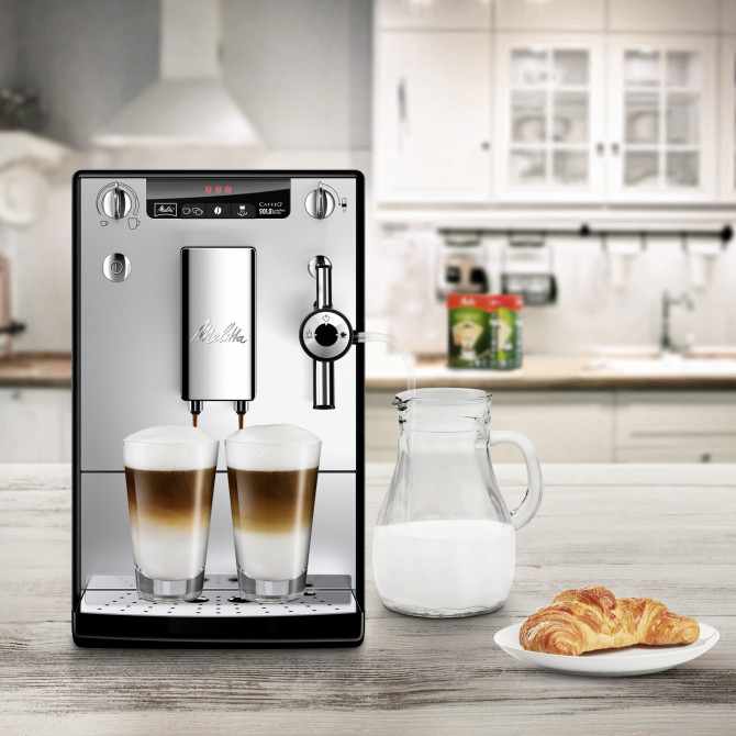 MELITTA SOLO&PERFECT MILK automatinis kavos aparatas, elegantiškas sidabrinis dizainas su dviejų puodelių režimu