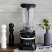 NOVIS Pro 880L blenderis, juodas – elegantiškas juodas dizainas, modernus ir pritaikytas bet kokiai virtuvės aplinkai.