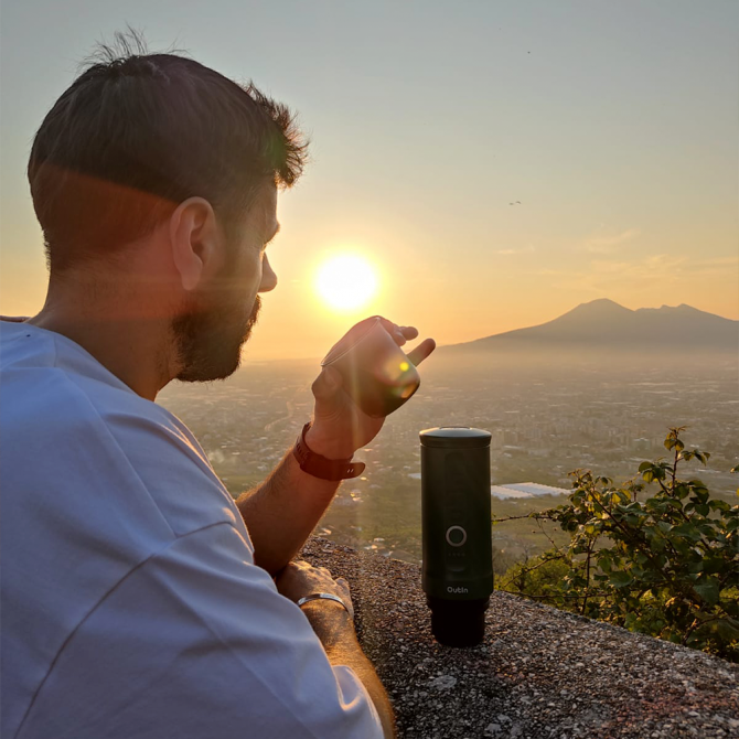 OUTIN NANO rankinis espresso kavos aparatas, pilka, sukuria turtingą espresso skonį, universalus ir patogus