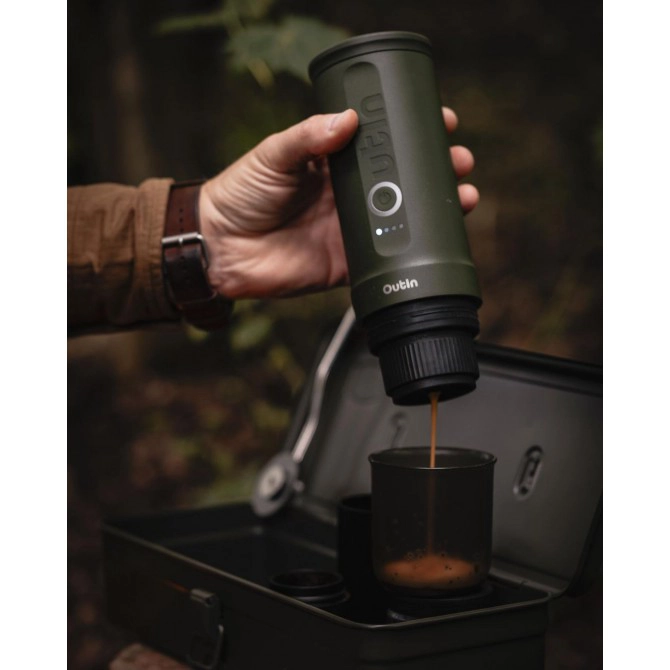 OUTIN NANO rankinis espresso kavos aparatas, elegantiškas ir tvirtas, su ergonomišku dizainu, pagamintas iš patvarios medžiagos