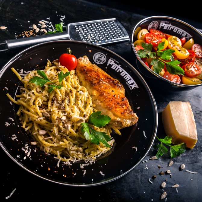 PETROMAX emaliuoto plieno lėkštės, 2vnt. 22cm, juodos