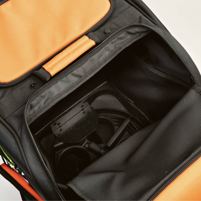 Slinger Bag treniruoklio talpa daiktams susidėti,  patogi erdvė reikmenims laikyti treniruotės metu, talpi ir patvari vieta visiems treniruočių reikmenims.