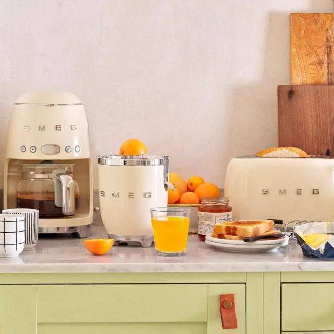 SMEG citrusinių vaisių sulčiaspaudė CJF11CREU, kreminė