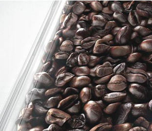 Siekiant užtikrinti geriausius potyrius „Caffeo Solo & milk“ turi išankstinio sudrėkinimo funkciją: kava sudrėkinama vandeniu prieš pradedant patį paruošimo procesą, tai leidžia šiame etape išgauti geriausią jūsų kavos skonį. Siekiant optimaliai išvalyti prietaisą galima išimti visą kavos gaminimo bloką.