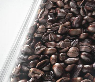 Siekiant užtikrinti geriausius potyrius „Caffeo Solo & perfect milk“ turi išankstinio sudrėkinimo funkciją: kava sudrėkinama vandeniu prieš pradedant patį paruošimo procesą, tai leidžia šiame etape išgauti geriausią jūsų kavos skonį. Siekiant optimaliai išvalyti prietaisą galima išimti visą kavos gaminimo bloką. Siekiant užtikrinti geriausius potyrius „Caffeo Solo & perfect milk“ turi išankstinio sudrėkinimo funkciją: kava sudrėkinama vandeniu prieš pradedant patį paruošimo procesą, tai leidžia šiame etape išgauti geriausią jūsų kavos skonį. Siekiant optimaliai išvalyti prietaisą galima išimti visą kavos gaminimo bloką.